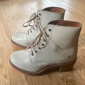 RARE Frye Sabrina 6G White Leather Retro Lace Up Combat Wood Heel Ankle Booties